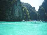「エメラルドグリーンの絶景ビーチ！タイ・ピピ島のマヤベイは息をのむほどの美しさ」の画像5