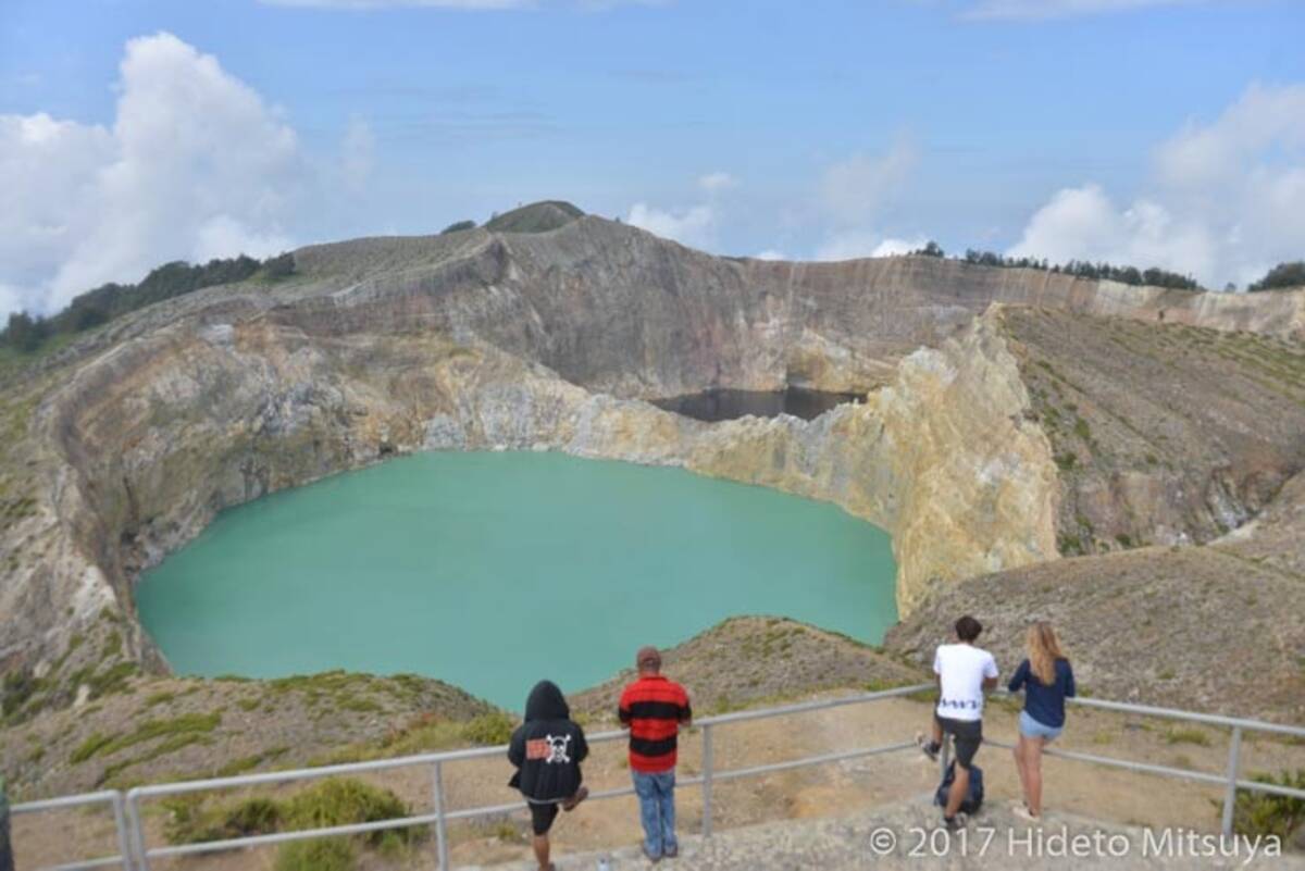 世界の絶景 インドネシアの山奥に眠る3色に輝く火口湖 17年3月18日 エキサイトニュース