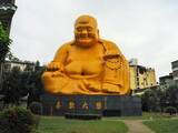 「巨大な黄金色の笑う大仏がニョキっ！台湾・台中のパワースポット「宝覚寺」に行こう」の画像4