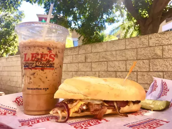 アジアン風サンドイッチが絶妙！カリフォルニアの人気のチェーン店「リーズサンドイッチ」