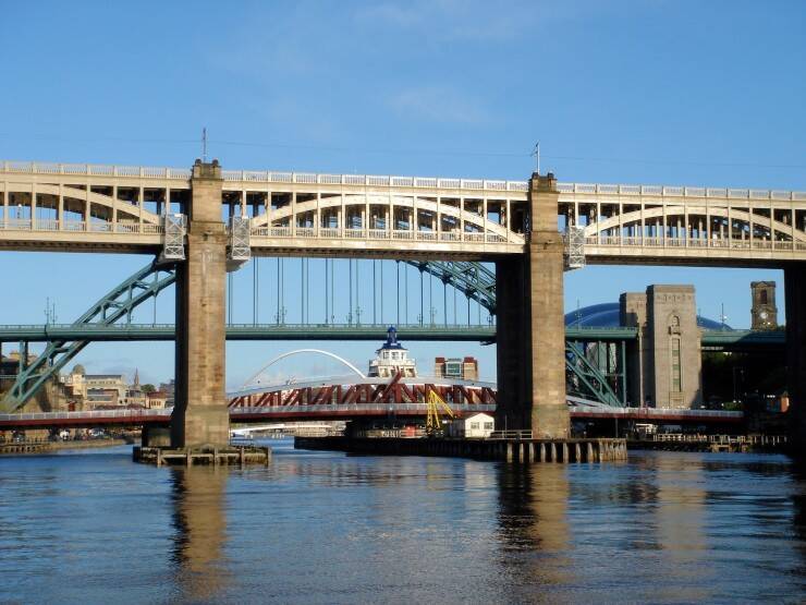 【世界の街角】イングランド北部の町ニューカッスルは「橋の町」！タイン川に架かる橋が作りだす興味深い風景は一見の価値あり！