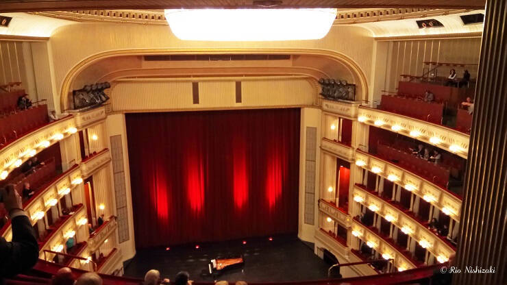 たった2ユーロでオペラ鑑賞！オーストリア・ウィーン国立歌劇場の「立ち見席」入手方法とは？