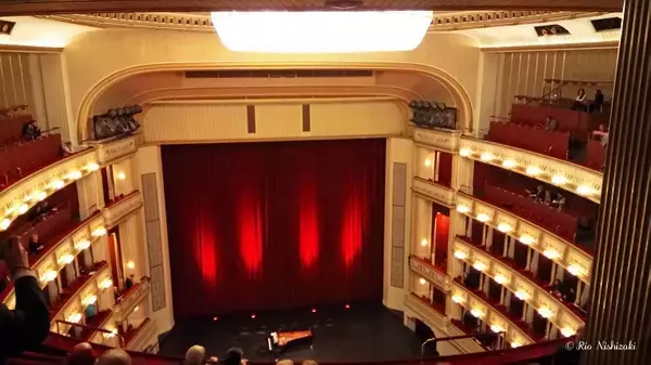 「たった2ユーロでオペラ鑑賞！オーストリア・ウィーン国立歌劇場の「立ち見席」入手方法とは？」の画像