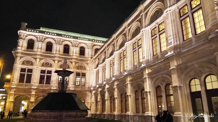たった2ユーロでオペラ鑑賞！オーストリア・ウィーン国立歌劇場の「立ち見席」入手方法とは？