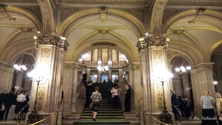 たった2ユーロでオペラ鑑賞！オーストリア・ウィーン国立歌劇場の「立ち見席」入手方法とは？