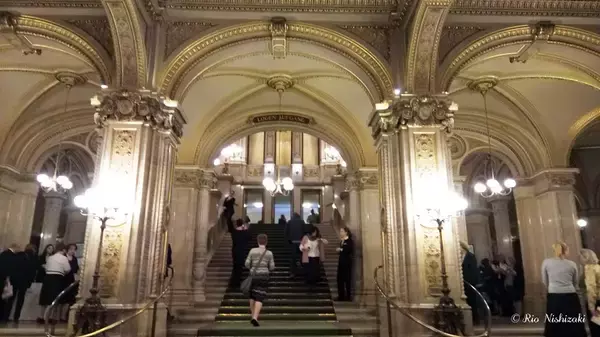 「たった2ユーロでオペラ鑑賞！オーストリア・ウィーン国立歌劇場の「立ち見席」入手方法とは？」の画像