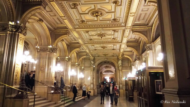 たった2ユーロでオペラ鑑賞！オーストリア・ウィーン国立歌劇場の「立ち見席」入手方法とは？