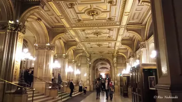 「たった2ユーロでオペラ鑑賞！オーストリア・ウィーン国立歌劇場の「立ち見席」入手方法とは？」の画像