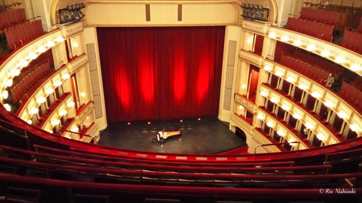 たった2ユーロでオペラ鑑賞！オーストリア・ウィーン国立歌劇場の「立ち見席」入手方法とは？