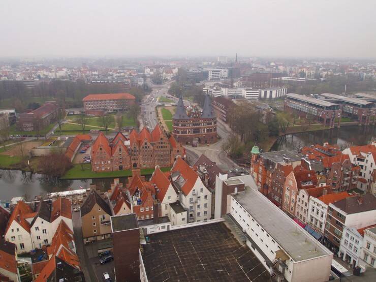 世界遺産の町リューベック、教会の塔から眺める美しい旧市街は絶景！