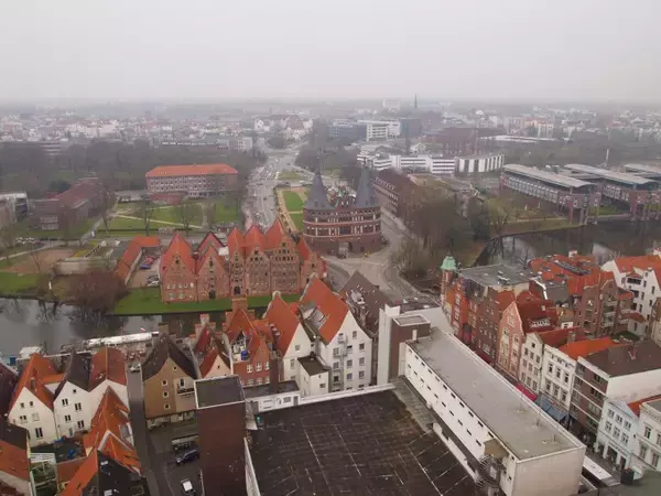 「世界遺産の町リューベック、教会の塔から眺める美しい旧市街は絶景！」の画像