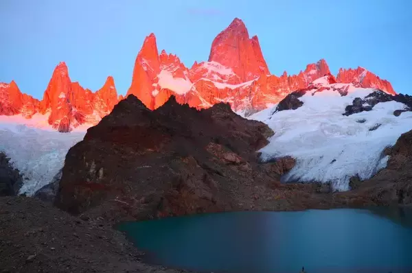 「【世界の絶景】パタゴニアのフィッツ・ロイで奇跡の朝日を見る」の画像
