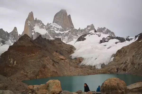 「【世界の絶景】パタゴニアのフィッツ・ロイで奇跡の朝日を見る」の画像