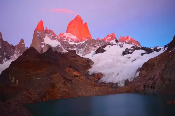 「【世界の絶景】パタゴニアのフィッツ・ロイで奇跡の朝日を見る」の画像
