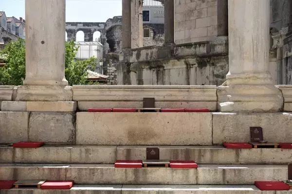 「【世界のカフェ】世界遺産・スプリットの宮殿の中心！クラシックカフェ「ルクソール」で歴史を感じる」の画像