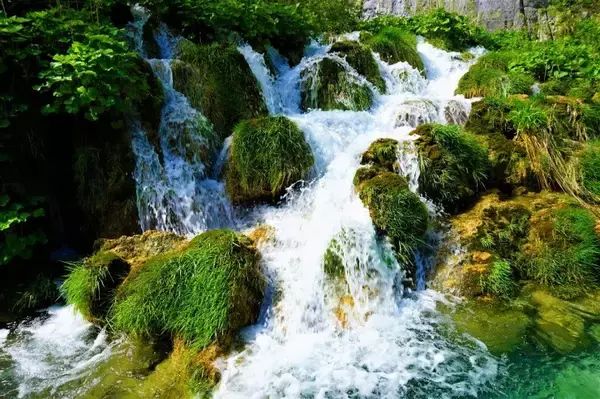 「【世界の絶景】水と緑の楽園が見せる絶景！クロアチアの世界遺産・プリトヴィツェ湖群国立公園」の画像