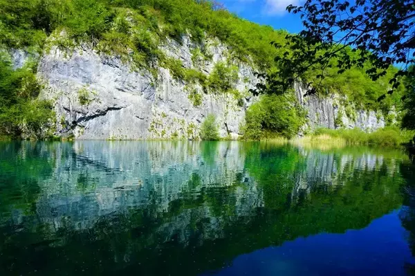 「【世界の絶景】水と緑の楽園が見せる絶景！クロアチアの世界遺産・プリトヴィツェ湖群国立公園」の画像
