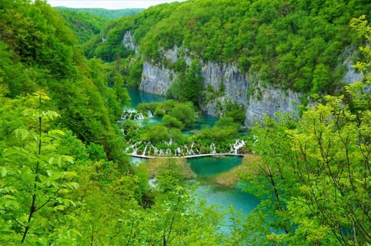 【世界の絶景】水と緑の楽園が見せる絶景！クロアチアの世界遺産・プリトヴィツェ湖群国立公園