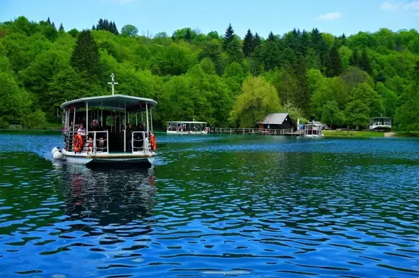 「【世界の絶景】水と緑の楽園が見せる絶景！クロアチアの世界遺産・プリトヴィツェ湖群国立公園」の画像