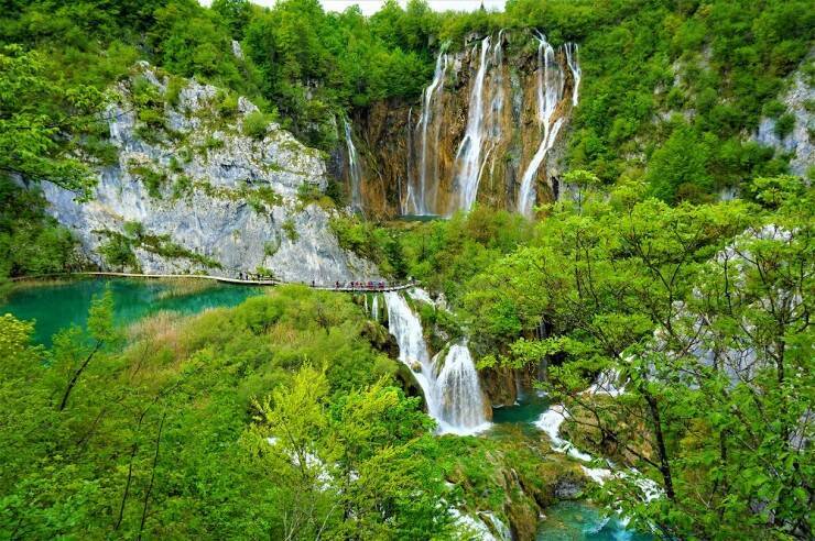 【世界の絶景】水と緑の楽園が見せる絶景！クロアチアの世界遺産・プリトヴィツェ湖群国立公園