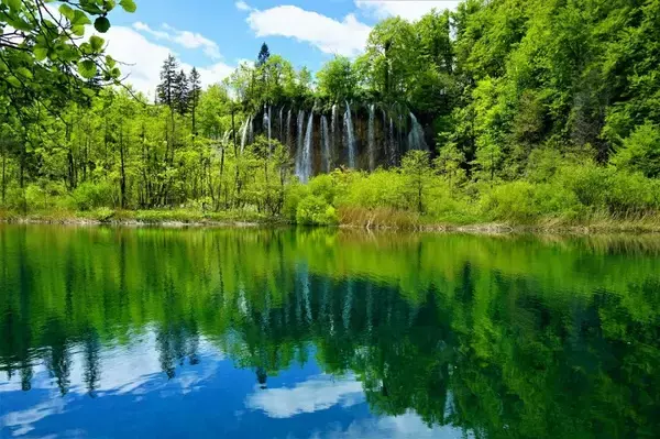 「【世界の絶景】水と緑の楽園が見せる絶景！クロアチアの世界遺産・プリトヴィツェ湖群国立公園」の画像