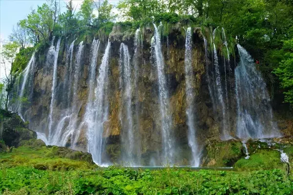 「【世界の絶景】水と緑の楽園が見せる絶景！クロアチアの世界遺産・プリトヴィツェ湖群国立公園」の画像