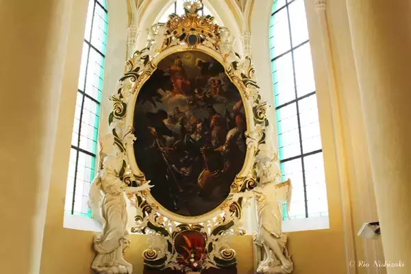 「パステルカラーの光の教会 / チェコ・クトナーホラの聖母マリア大聖堂は外観とのギャップが凄い！」の画像