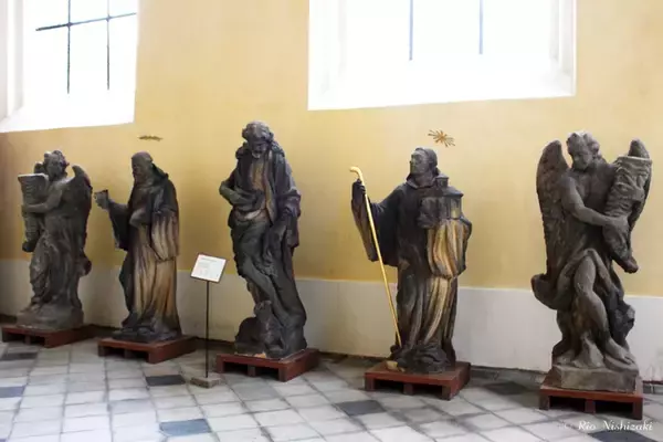 「パステルカラーの光の教会 / チェコ・クトナーホラの聖母マリア大聖堂は外観とのギャップが凄い！」の画像