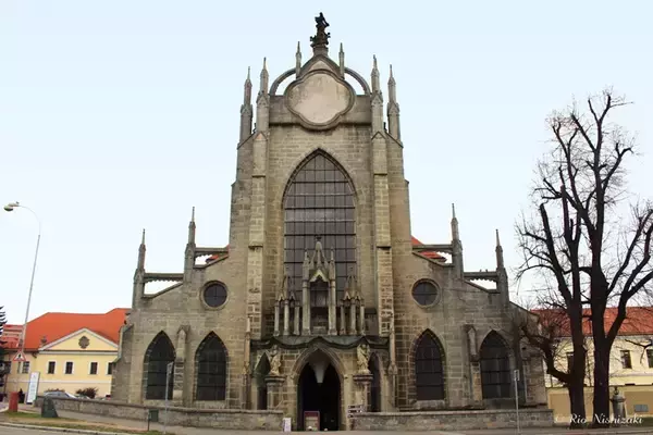 「パステルカラーの光の教会 / チェコ・クトナーホラの聖母マリア大聖堂は外観とのギャップが凄い！」の画像