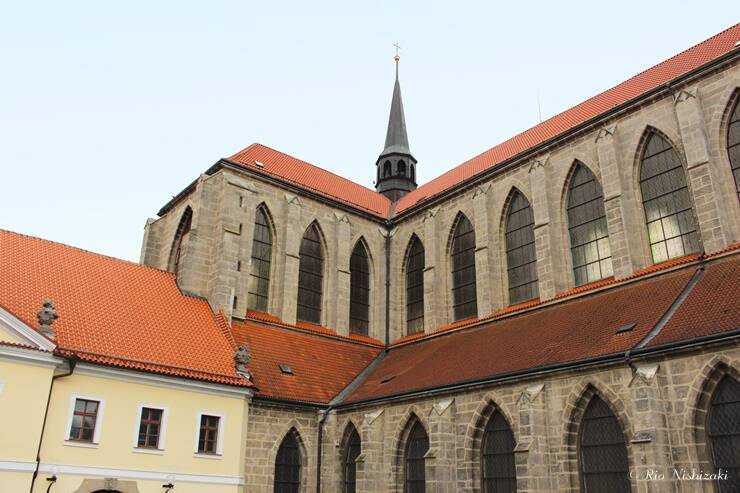 パステルカラーの光の教会 / チェコ・クトナーホラの聖母マリア大聖堂は外観とのギャップが凄い！