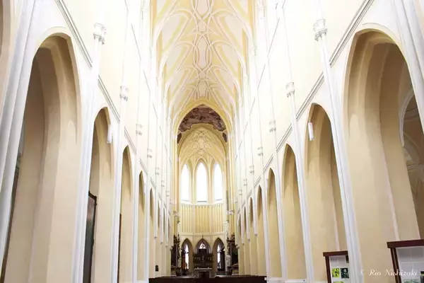 「パステルカラーの光の教会 / チェコ・クトナーホラの聖母マリア大聖堂は外観とのギャップが凄い！」の画像