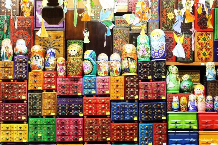 ポーランド・クラクフで東欧雑貨ハント！華やかなクラクフ中央広場の織物会館