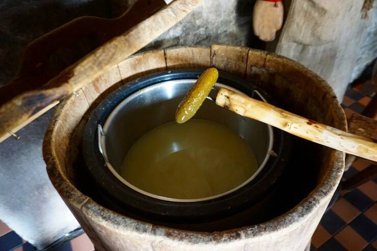 【世界のカフェ】15世紀へようこそ！エストニア・タリンの中心で中世体験ができる個性派カフェ「3ドラーコン」