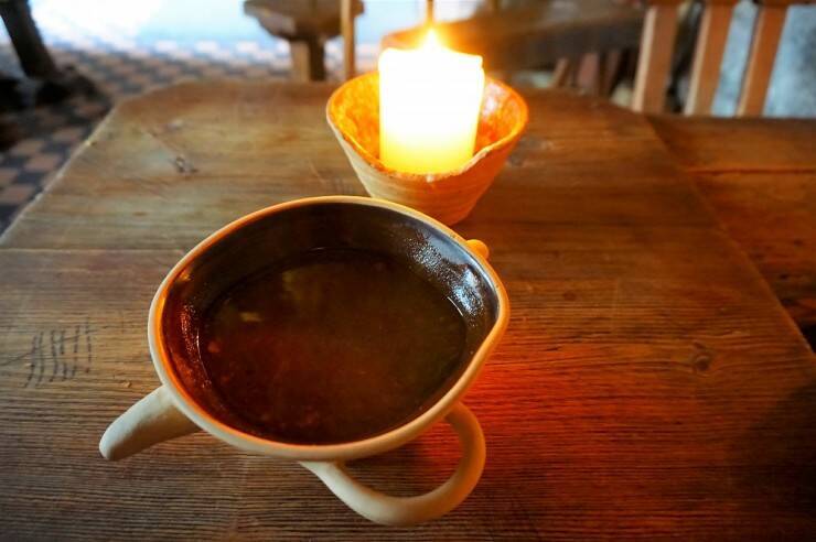 【世界のカフェ】15世紀へようこそ！エストニア・タリンの中心で中世体験ができる個性派カフェ「3ドラーコン」