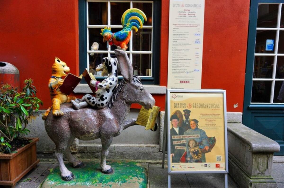 ドイツ・ブレーメンのおもちゃ箱、メルヘンなシュノーア地区で絵本の 