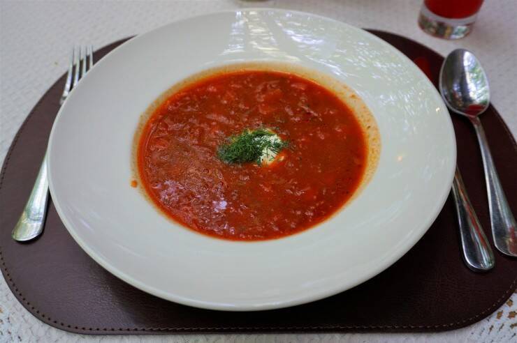 【世界の郷土料理】飛行船の形をした不思議なリトアニア料理「ツェぺリナイ」を食べてみた