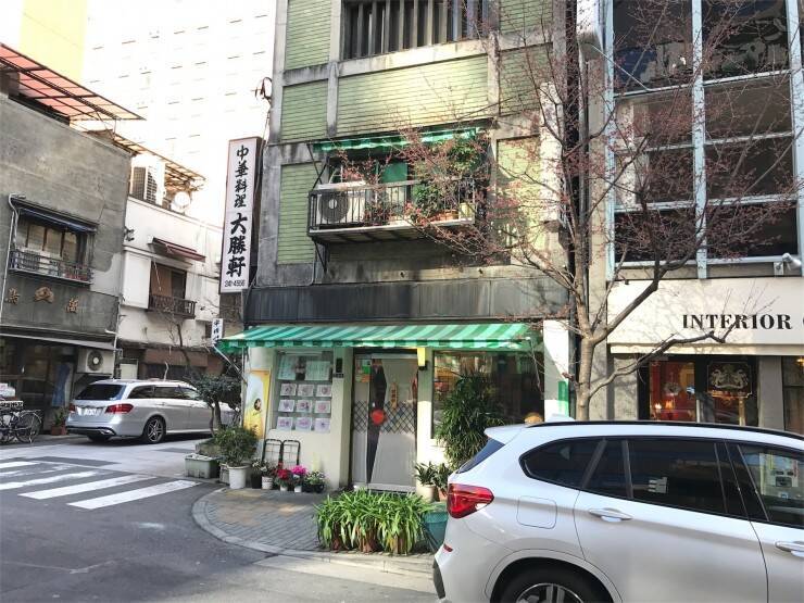 【日本麺紀行】日本橋の路地裏に佇む老舗町中華「大勝軒」で絶品の冷やし中華を味わう
