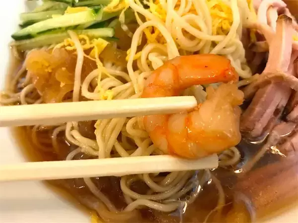 「【日本麺紀行】日本橋の路地裏に佇む老舗町中華「大勝軒」で絶品の冷やし中華を味わう」の画像