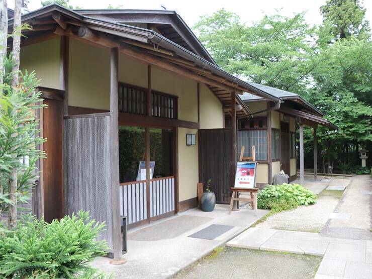 掛川城公園内にある伝統的な数寄屋造りの二の丸茶室で掛川産抹茶と生菓子を楽しむ 17年8月16日 エキサイトニュース