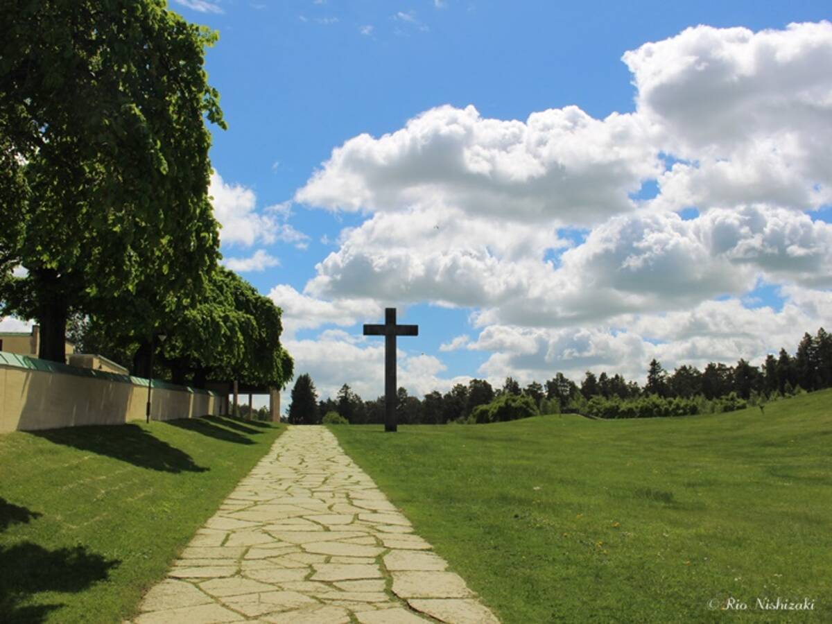 世界遺産スウェーデンの森の墓地 Skogskyrkogarden 死者は森へ帰る 北欧の独特の死生観を知る 17年8月23日 エキサイトニュース