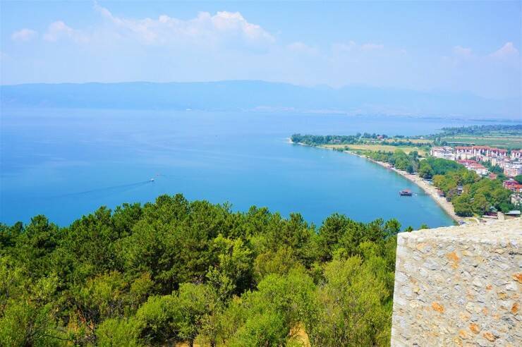 いま注目の世界遺産、マケドニアの至宝・オフリドを一望するサミュエル要塞