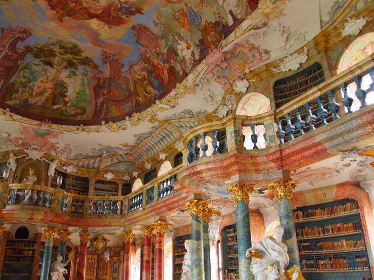 【世界の図書館】南ドイツでもっとも美しい図書館のある「ヴィブリンゲン修道院」