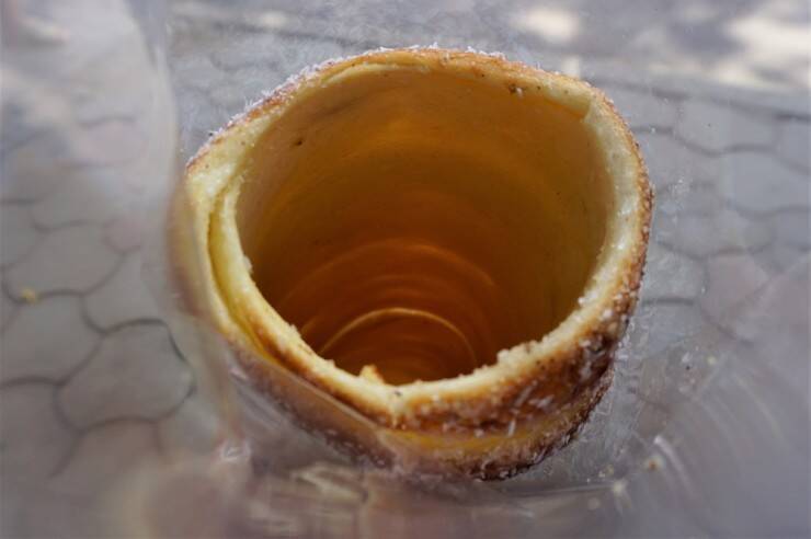 ルーマニアで発見！バウムクーヘンの原型ともいわれるお菓子「クルトシュ・カラーチ」