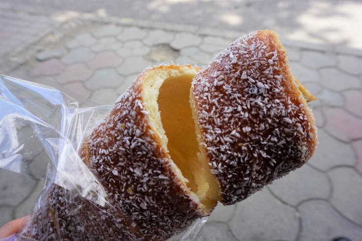 ルーマニアで発見！バウムクーヘンの原型ともいわれるお菓子「クルトシュ・カラーチ」