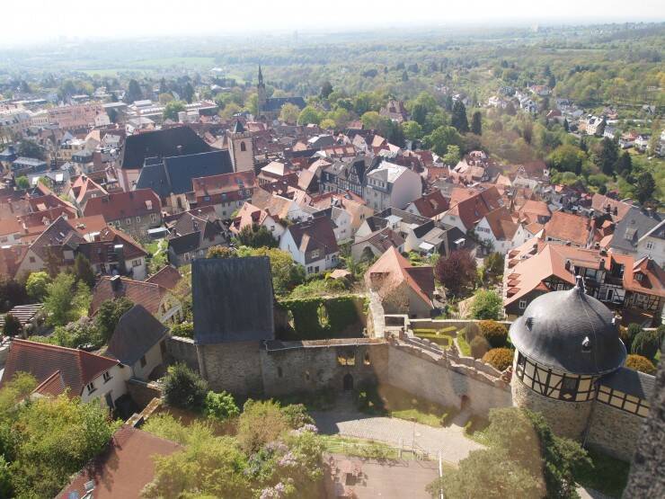 【世界のお城】ドイツ・フランクフルトからのエクスカージョンにおすすめ！郊外にひっそりと佇む中世の城、クロンベルク城