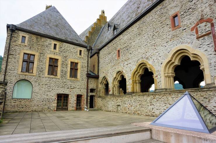 天皇陛下も訪れた「森と渓谷の国」、ルクセンブルク随一の名城・ヴィアンデン城