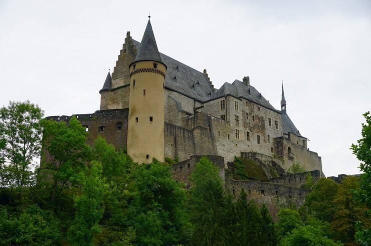 天皇陛下も訪れた「森と渓谷の国」、ルクセンブルク随一の名城・ヴィアンデン城