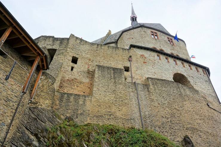 天皇陛下も訪れた「森と渓谷の国」、ルクセンブルク随一の名城・ヴィアンデン城