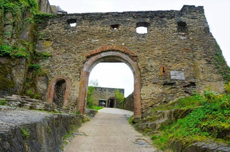 天皇陛下も訪れた「森と渓谷の国」、ルクセンブルク随一の名城・ヴィアンデン城