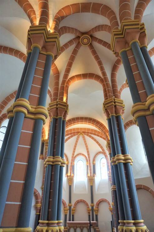 天皇陛下も訪れた「森と渓谷の国」、ルクセンブルク随一の名城・ヴィアンデン城